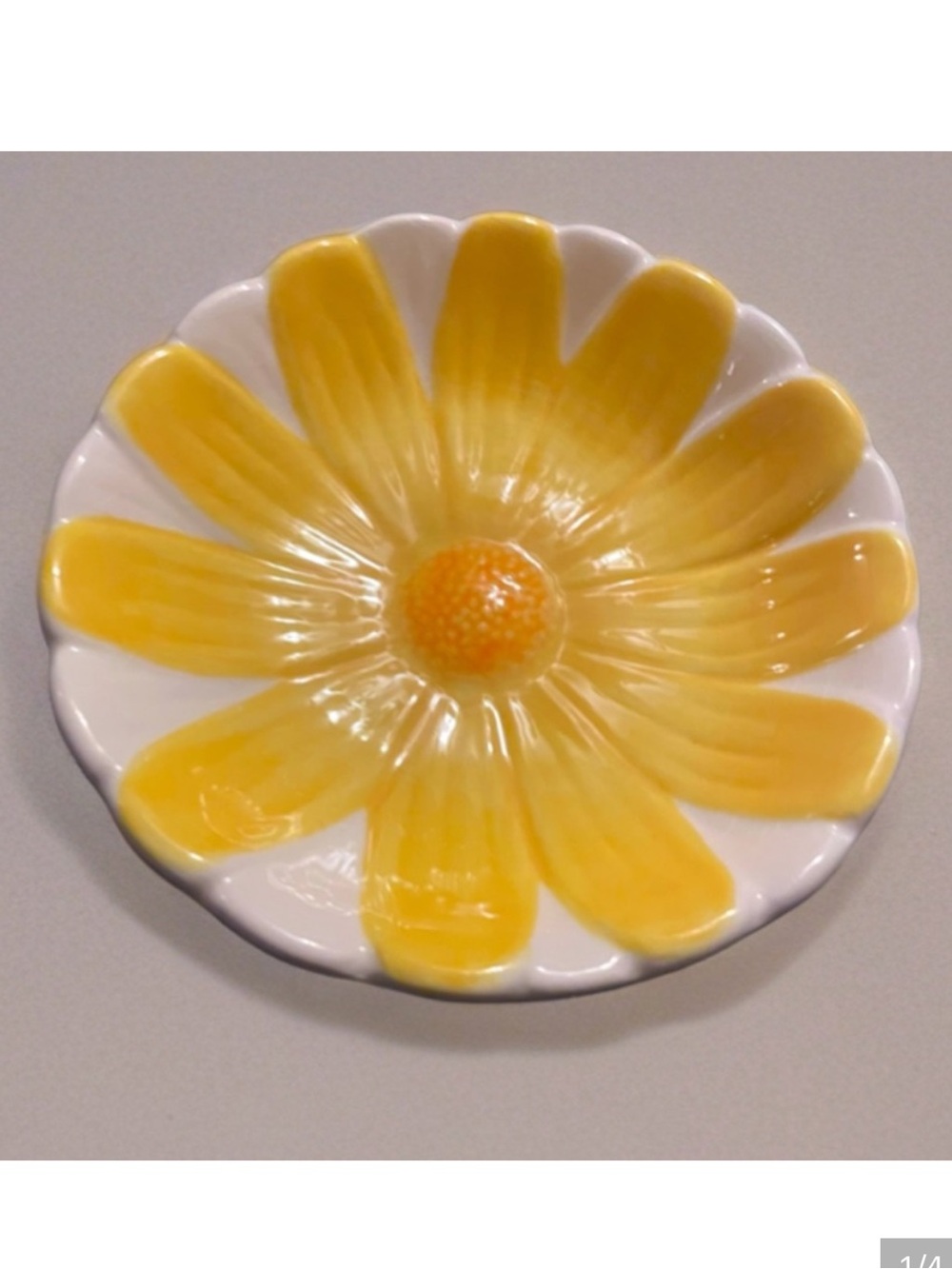 Hallmark Daisy 🌼 trinket dish 4.5” diameter